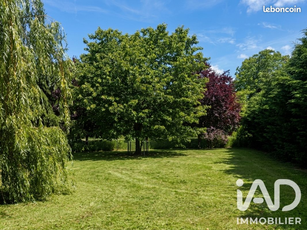 Terrain 1100 m² · à Crouzilles · 1 100 m² · 19 900 €