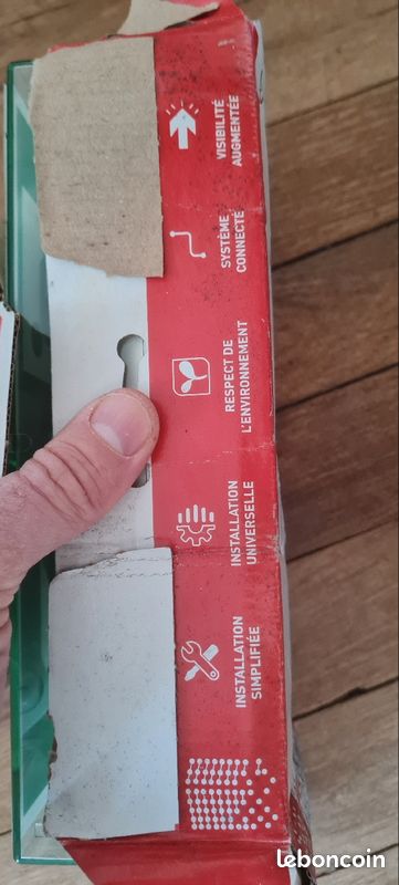 VENDU Indicateur sortie de secours 2 pièces BAES Pictogrammes universel Fixation murale Legrand Réf 625 25 Évacuation Issue NF Ampoules 45 lm 1h Performance Sati 230 V 50 / 60 Hz Panneaux lumineux (image 4)
