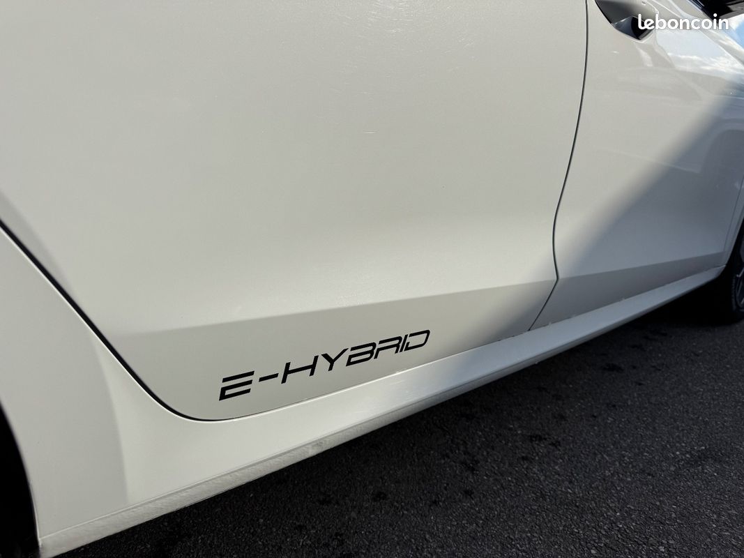 Skoda OCTAVIA COMBI RS 1,4L TSI PHEV IV 245CV BVA 1ère MAIN (image 13)