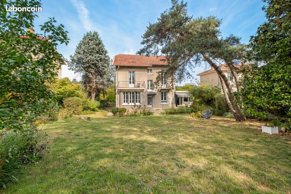 Maison 7 pièces 207 m² · à Tassin-la-Demi-Lune · 207,4 m² · 1 050 000 €