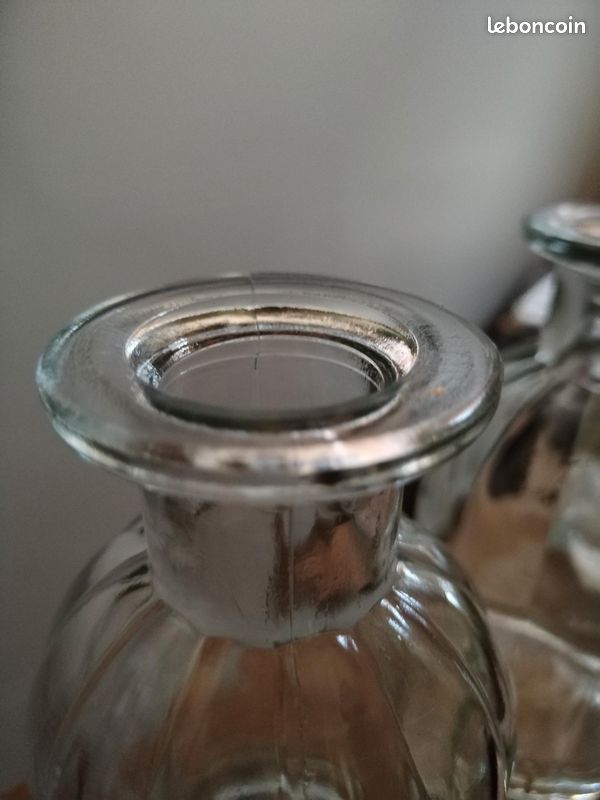 Lot de 3 vases soliflores en verre transparent, identiques. Très bel état, sans éclat ni fêle. Hauteur 14 cm, diamètre 7,5 cm. Idéal déco, fleurs ou collection (image 6)