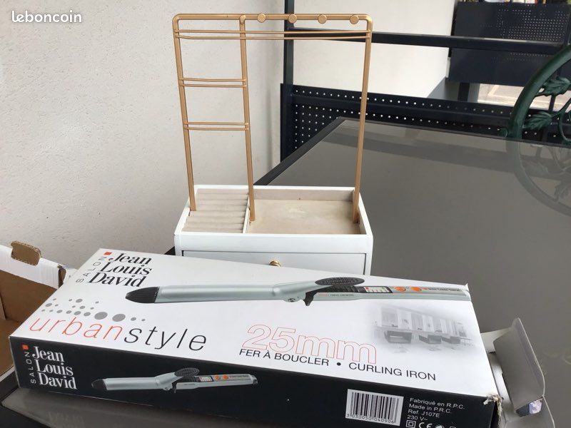 Trois accessoires deux pour les cheveux presque neuf et une boîte à bijoux maison du monde (image 8)