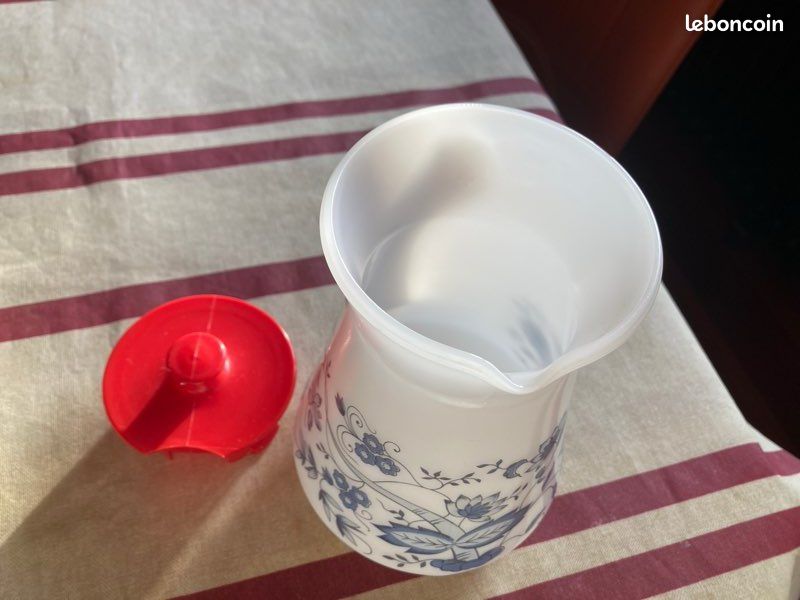 Carafe pichet broc Arcopal modèle Antar bleu 1L bouchon plastique rouge vintage LAB (image 5)