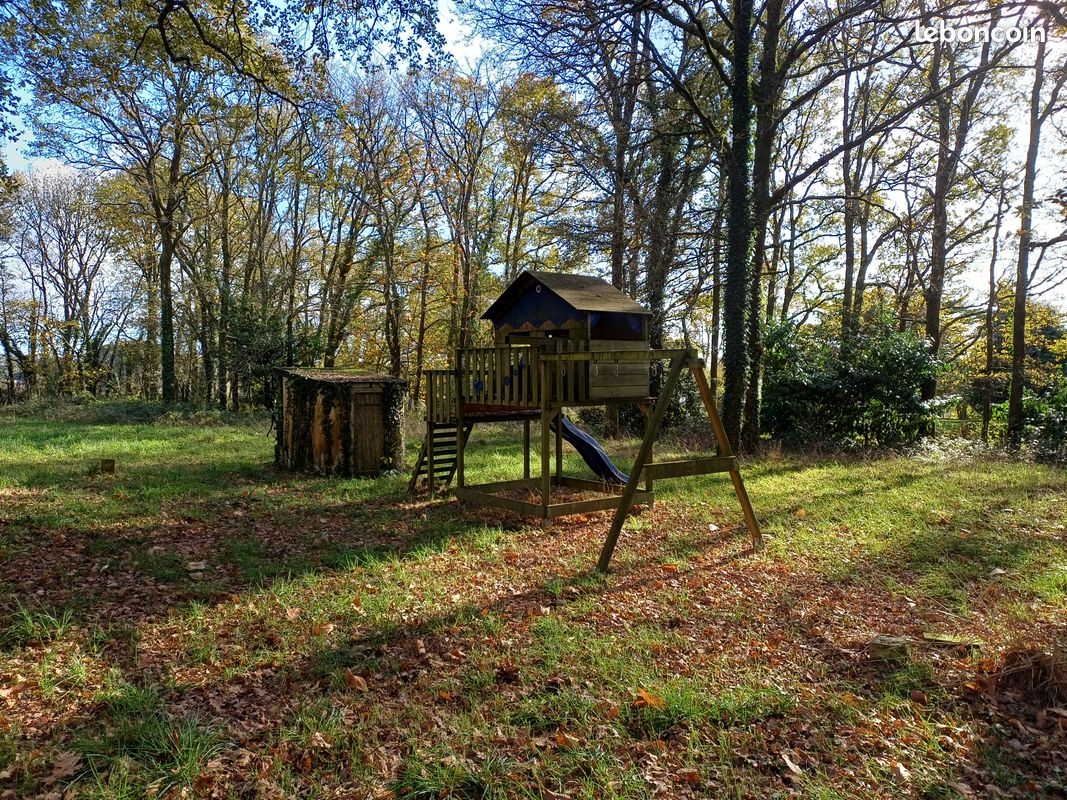 Beau terrain boisé de3930m2 constructible sur 129m2 · à Saint-Gildas-des-Bois · 95 000 €