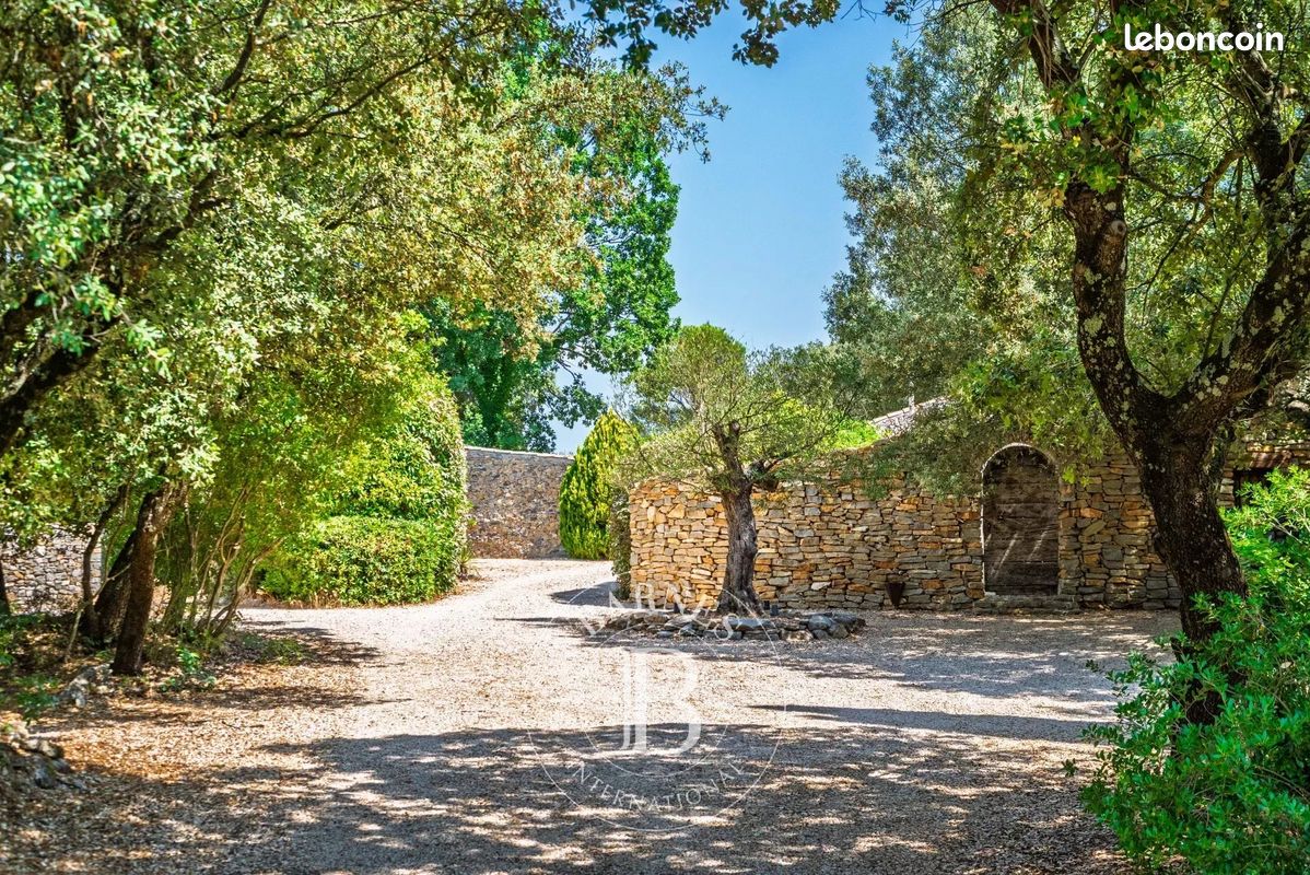 Maison 19 pièces 600 m² · à Saint-Maximin-la-Sainte-Baume · 600 m² · 2 980 000 €