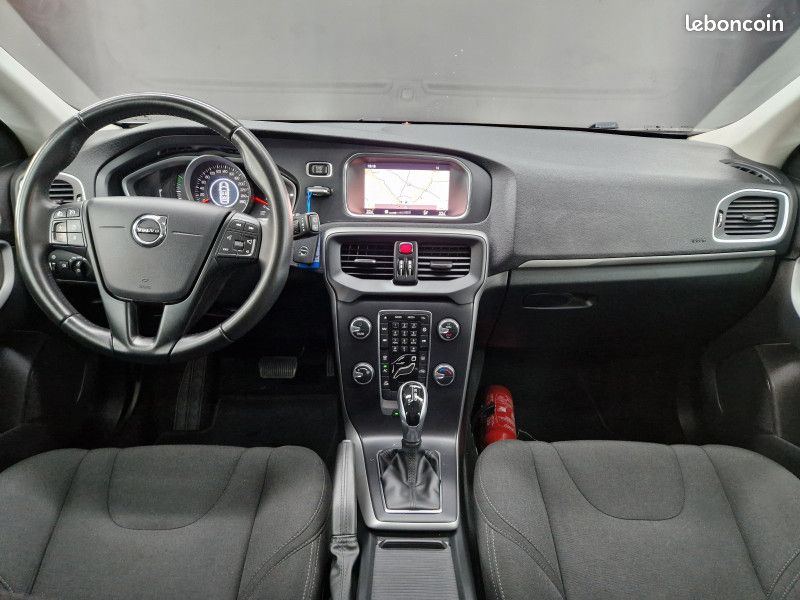 Volvo V40 D2 120CH BVA KINETIC * BLUETOOTH * XENON * RADAR (image 9)