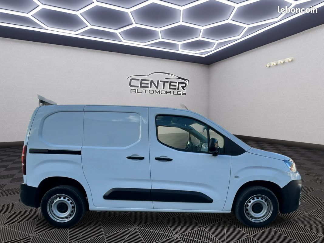 Citroën BERLINGO FOURGON M 1.5 BlueHDi BVM6 S&S 102 cv TVA RECUPERABLE {CAMERA DE RECUL + ANGLE MORT + CLIM + CARPLA} (image 8)