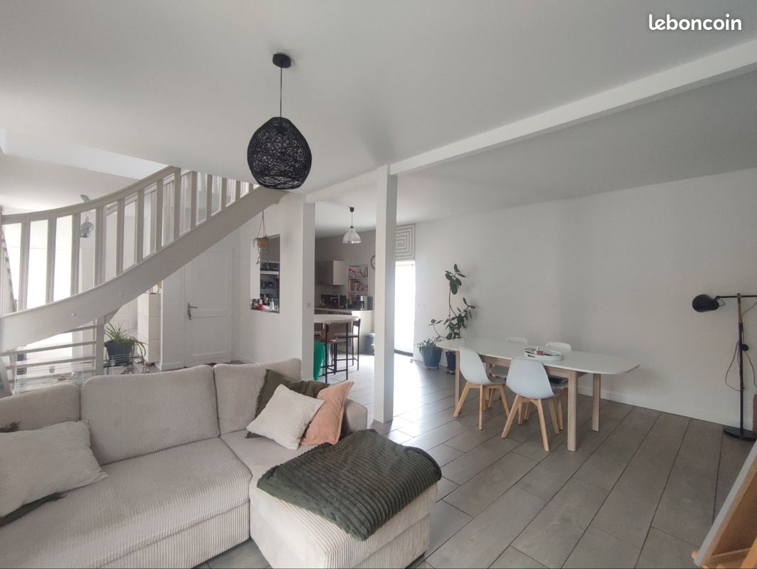 Appartement 5 pièces 93 m² · à Villars · 93 m² · 180 000 €