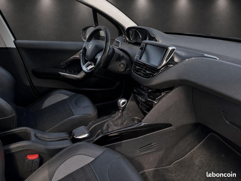 Peugeot 2008 1.5 BLUEHDI 100CH E6.C ALLURE (image 3)