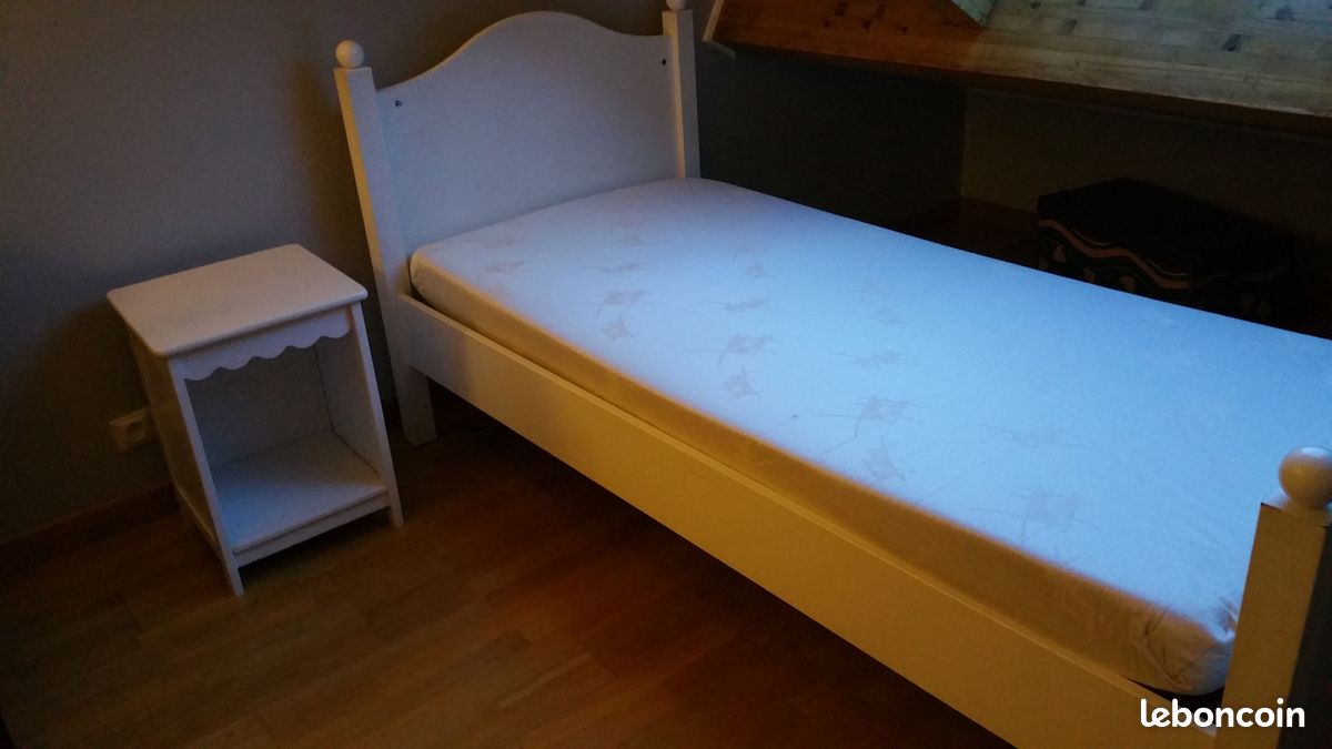 Lit enfant avec matelas, sommier et table de chevet (image 3)