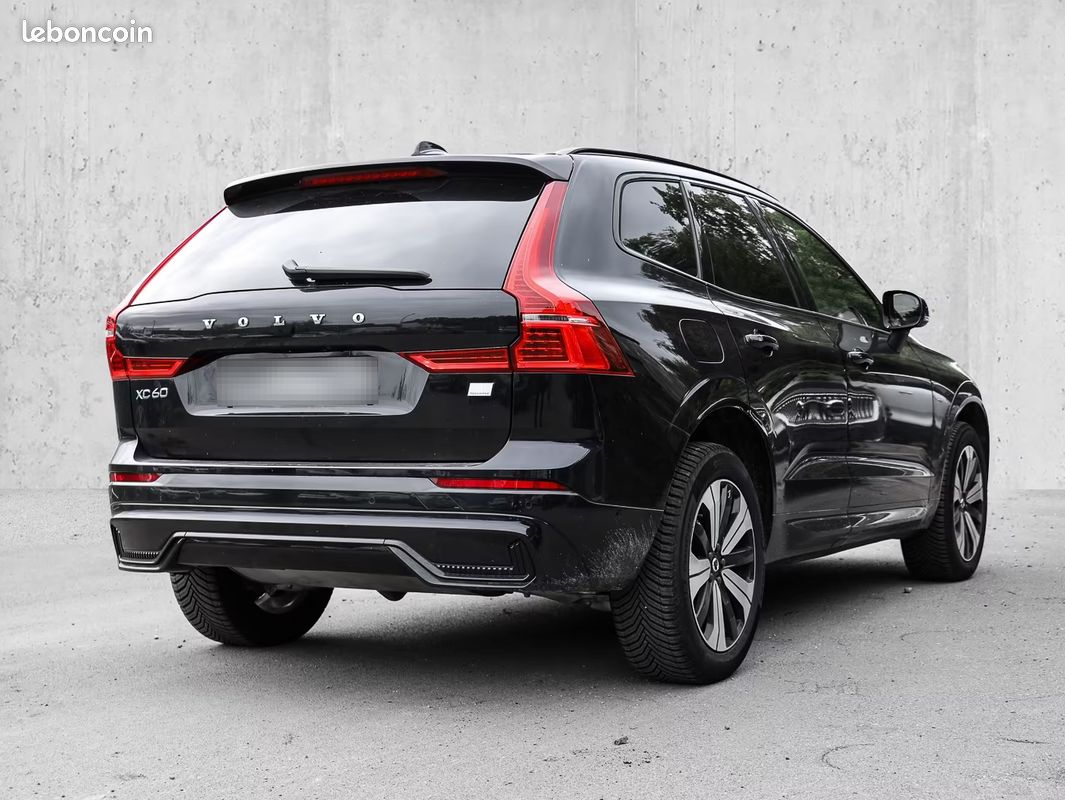 VOLVO XC60 T8 RECHARGE PLUS DARK AWD • 455 ch • HARMAN KARDON • CAMÉRA 360 • TOIT PANO • (image 2)