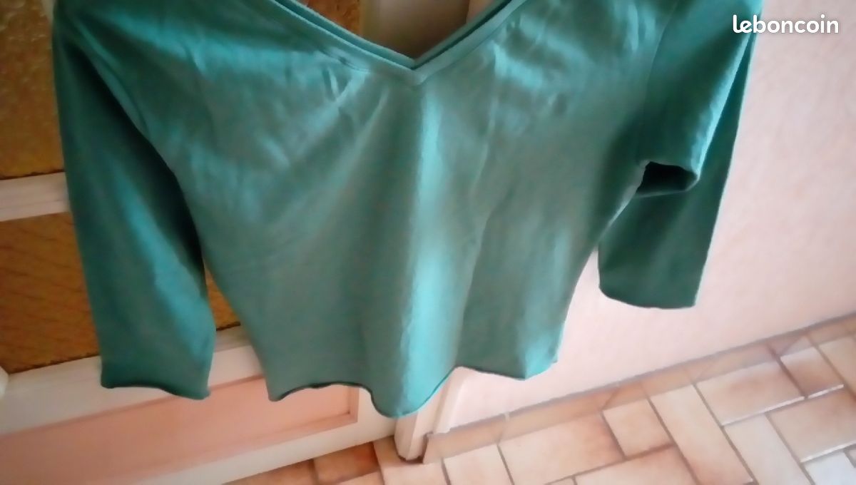 Tee Shirt vert à motif état neuf (image 2)