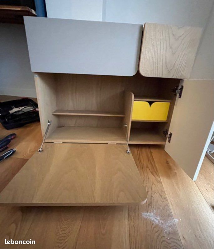 Bureau (image 1)