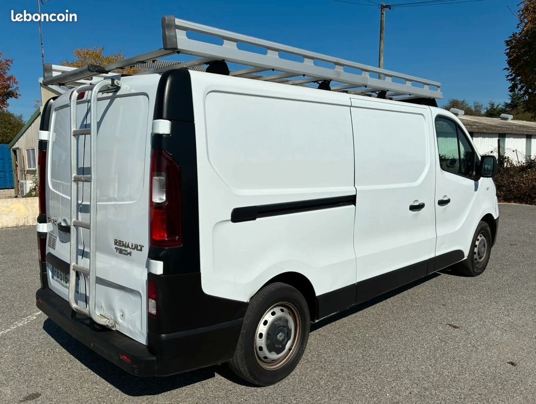 Vendu aux enchères le 18 octobre - RENAULT Trafic Fg L2H1 1200 1.6 dCi 120ch Confort - 2018 - 117 023 km (image 4)