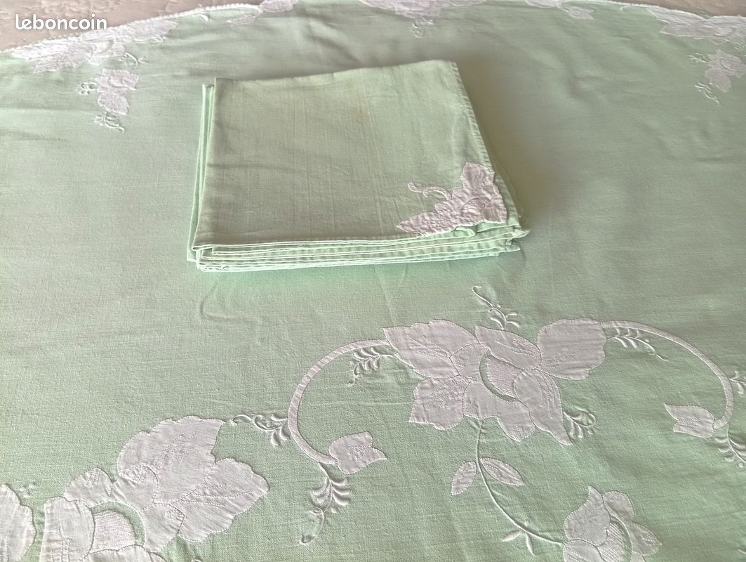 Très belle nappe ronde couleur vert 168 cm + serviettes (image 1)