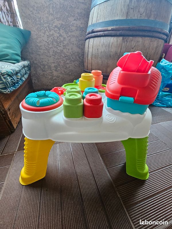 Table d'activité pour bébé
Prends très peu de place
A récupérer sur place (image 3)