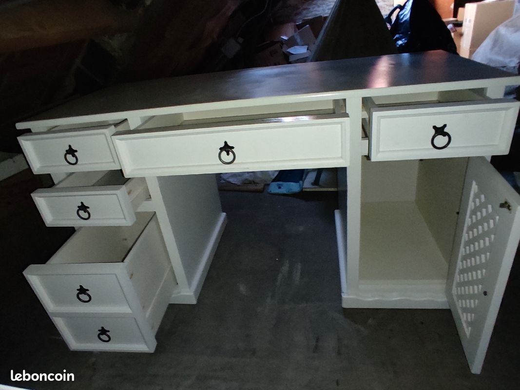 Bureau (image 2)