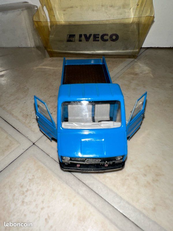 1/43 Iveco Unic Daily 35.8 Plateau Old Cars - Collection