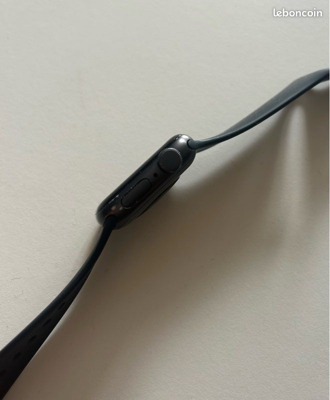 Apple Watch SE 40mm Space Gray + 3 bracelets + boîte & chargeur (image 7)