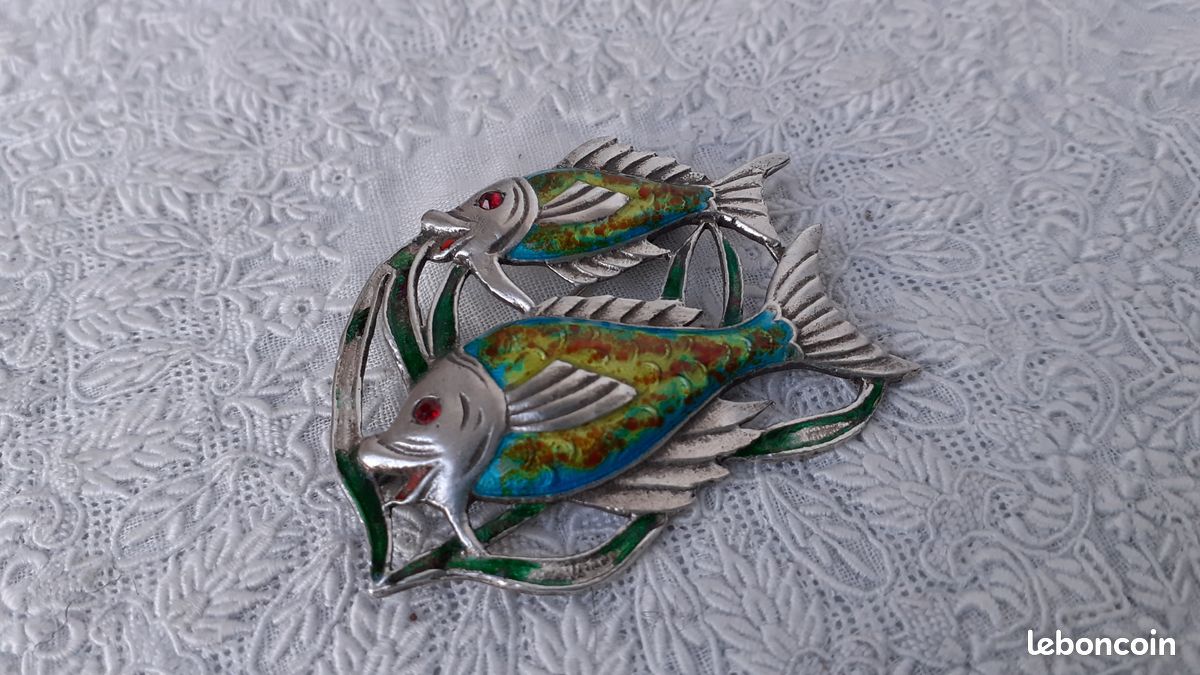 Broches de poisson uniques - France