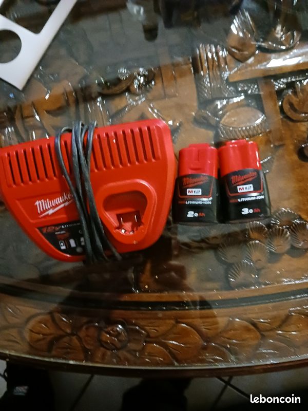 Chargeur et batteries miwaukee (image 1)