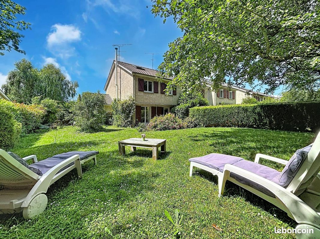 Maison 5 pièces 125 m² · à Le Mesnil-Saint-Denis · 125 m² · 399 000 €