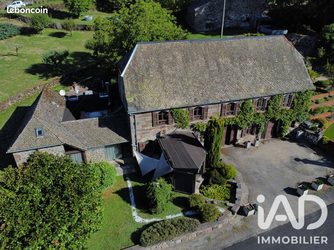 Maison 13 pièces 305 m² · à Saint-Martin-Valmeroux · 305 m² · 205 000 €