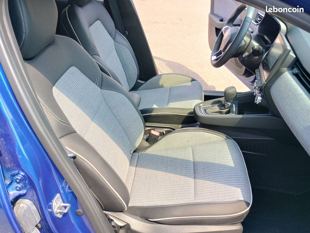 RENAULT Clio E-Tech full hybrid 145 ch GSR2 Techno (image 14)