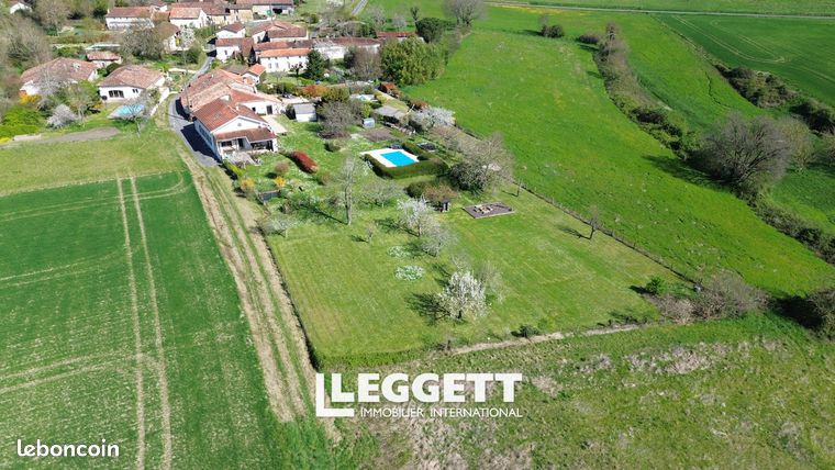 Maison 11 pièces 240 m²