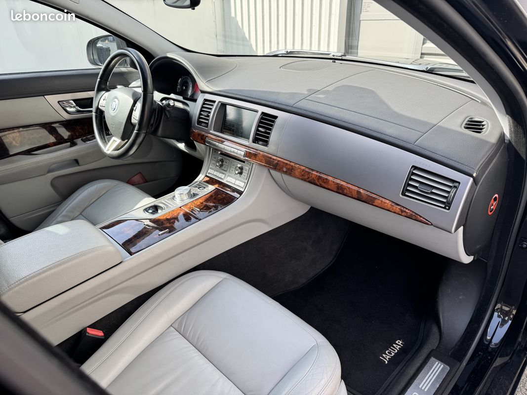 JAGUAR XF 2.7D Bi-Turbo Luxe - Historique complet (image 11)