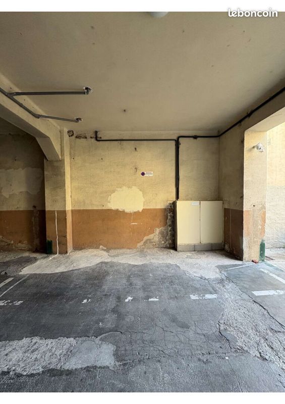 Parking/box SAINT RAPHAEL · à Saint-Raphaël · 131 €/mois