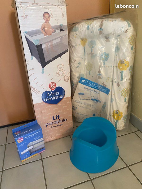 Lot neuf : lit parapluie, moustiquaire, matelas à langer (image 1)