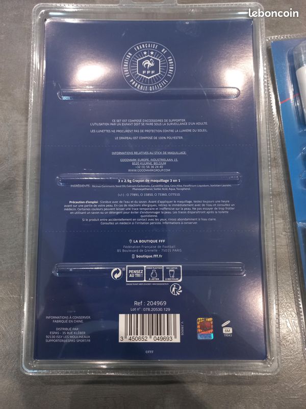 Vends kit du supporter de foot Comprenant Bonnet coq français Drapeau de France Klaxon de foot Coupe Faux tatouage Serre tête bleu blanc rouge Grand drapeau français Pour 12€ A venir chercher