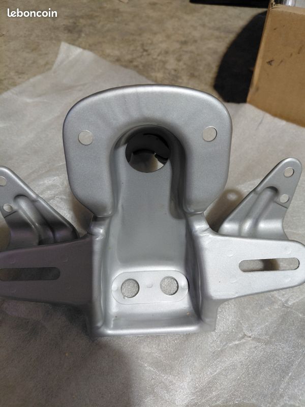 Support de feu arrière et plaque d'immatriculation d'origine Yamaha V-Max 1200 (image 1)