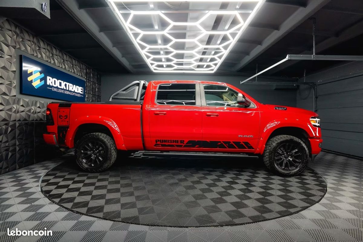 Dodge RAM 1500 Red Devil Long Bed 5.7 V8 HEMI 401 ch 4x4 – Night Pack – Offroad (image 8)