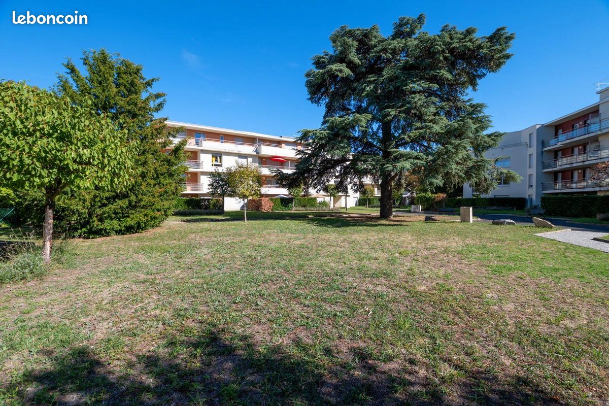Parking 94 m² · à Clermont-Ferrand · 94 m² · 270 000 €