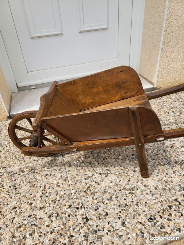 Petite brouette en bois décoratif (image 4)