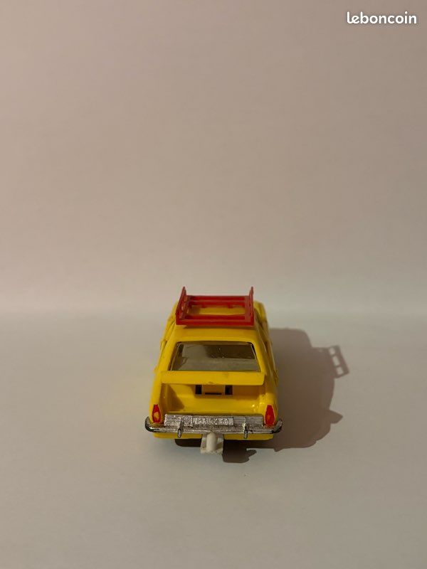 NOREV 1/43 - Chrysler 180 Jaune - Miniature En Boîte - Occasion