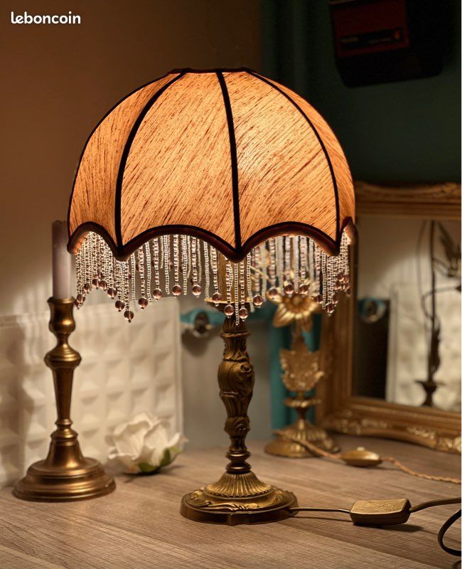 Lampe vintage en laiton – abat-jour perlé rose – très belle pièce (image 5)