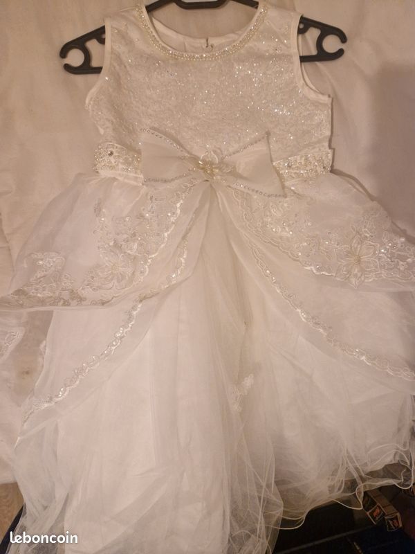 Robe de cérémonie (image 1)