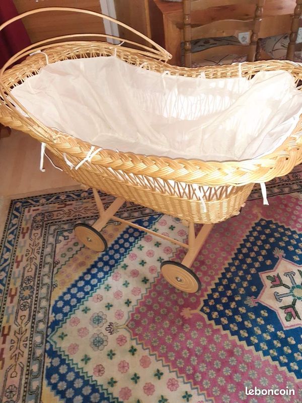 Lit pour bebe en osier (image 1)