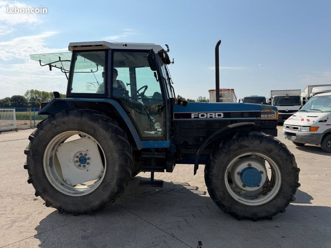 Ford 8240 (image 4)