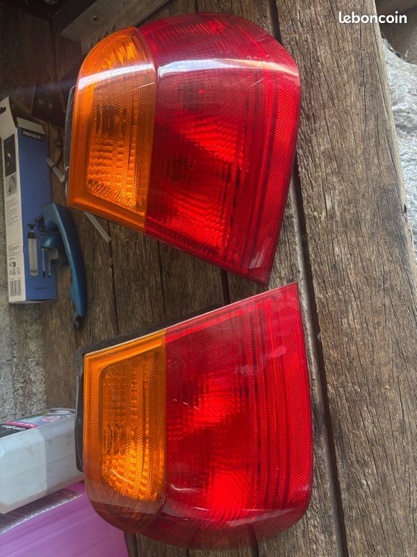 Feux arrière BMW Série 3 E46 Berline Phase 1 – Origine BMW – Bon état (image 1)