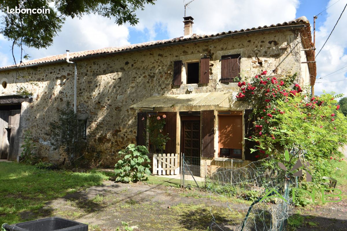 Maison 3 pièces 65 m² · à Montbron · 65 m² · 56 000 €