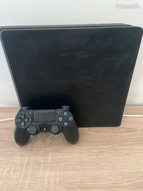 Ps4 slim avec 1 manette et 12 jeux (image 1)