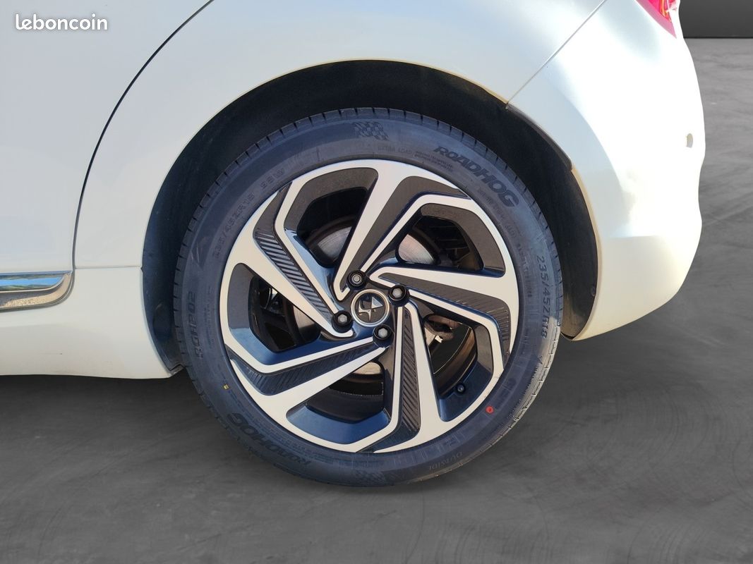 DS DS5 Hybrid 4x4 ETG6 Sport Chic - Caméra de Recul - Palettes au volant - Clim Bizone - Garantie 12 Mois (image 19)