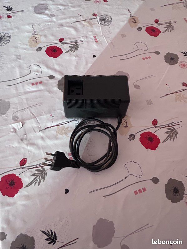 Transformateur de tension 115 V en 220v (image 1)