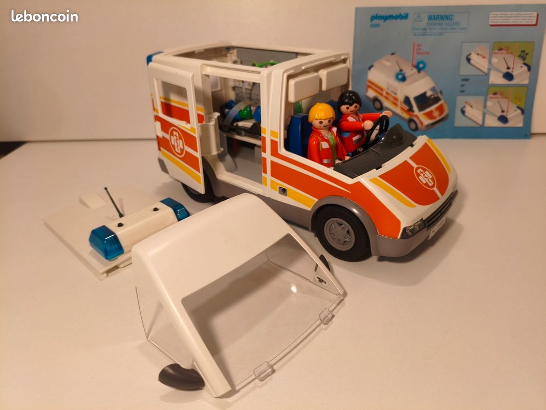 Playmobil ambulance ref 6685 (image 3)