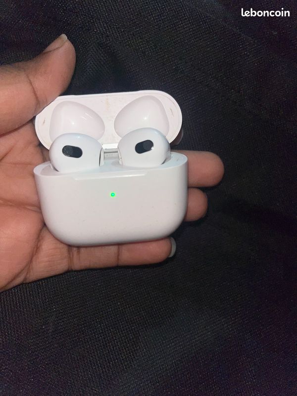 AirPods pro (image 1)
