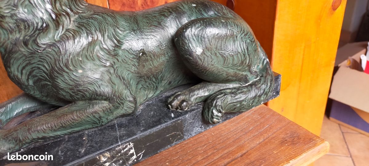 Ancien chien XIXe en régule sur marbre, très belle sculpture